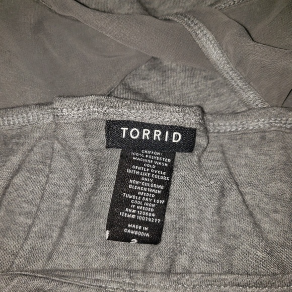 Torrid 2X Gray open back dagger love heart tee - Picture 7 of 8